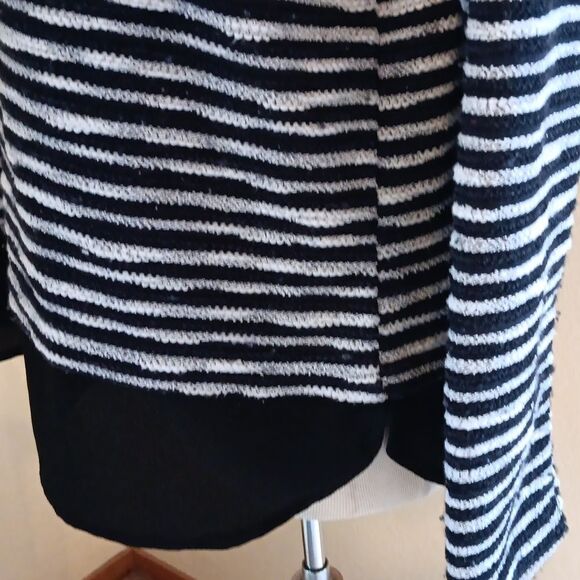 Croft and Barrow Knot Top - Picture 5 of 10